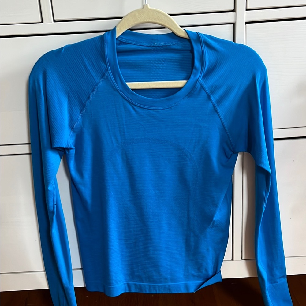 Lululemon Athletica Fitted Blue Long Sleeve Tee